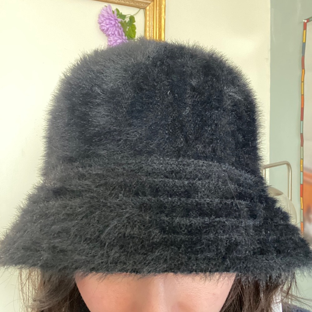 Black fuzzy bucket hat